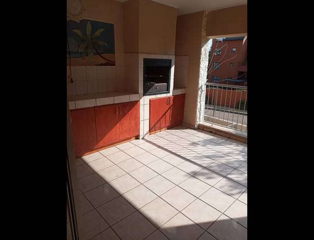 2 BEDROOM APARTMENT FOR SALE IN SUNNINGHILL